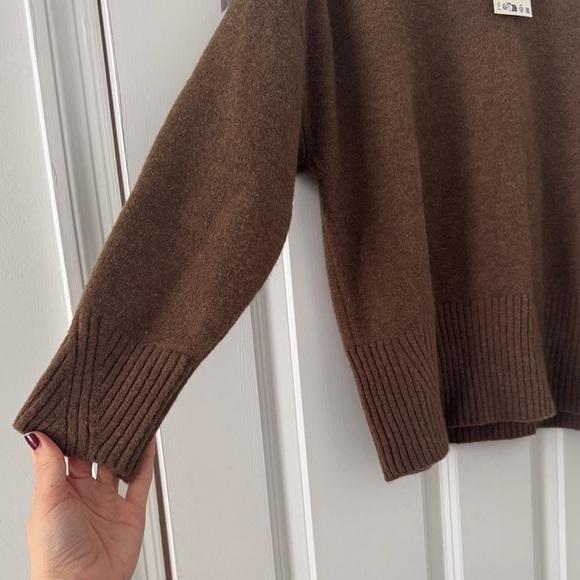 Zara Women’s Rich Brown Crewneck Sweater - Picture 4 of 5